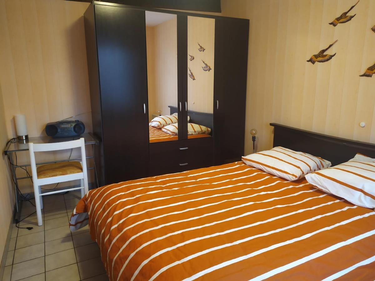 Appartement Chez Fabienne T1 à Le Breuil-sur-Couze Extérieur photo