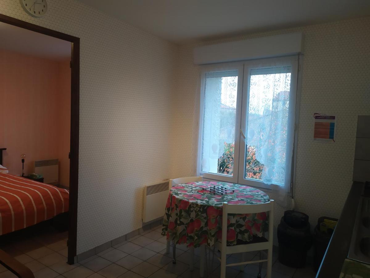 Appartement Chez Fabienne T1 à Le Breuil-sur-Couze Extérieur photo
