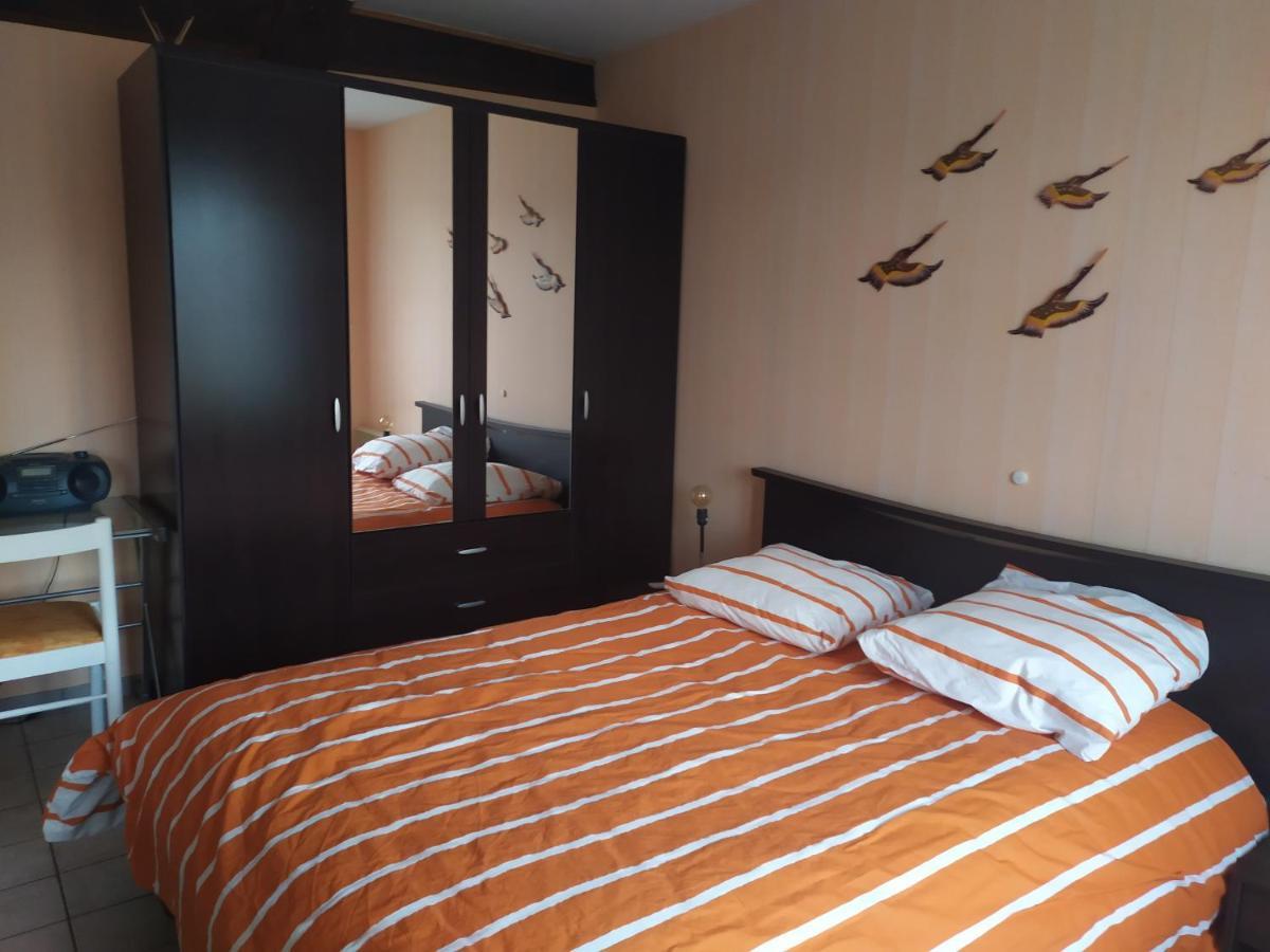 Appartement Chez Fabienne T1 à Le Breuil-sur-Couze Extérieur photo